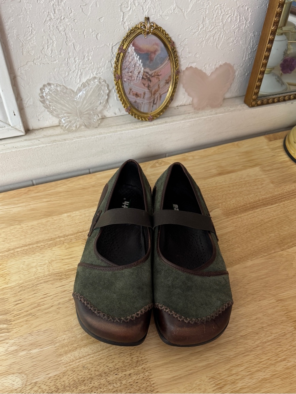 Earth Olive Green Suede Mary Jane Flats Leather Trim Comfort Shoes Size 9 Boho - Picture 14 of 14
